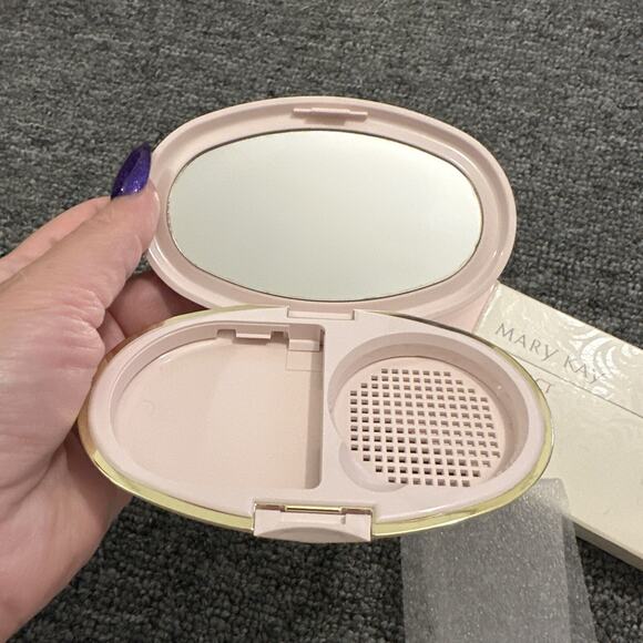 Mary Kay NIB Refillable Pink Oval Compact Retired #4904 NOS - Picture 3 of 3
